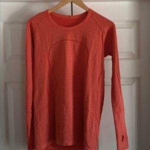 Long sleeve Lululemon top, excellent condition